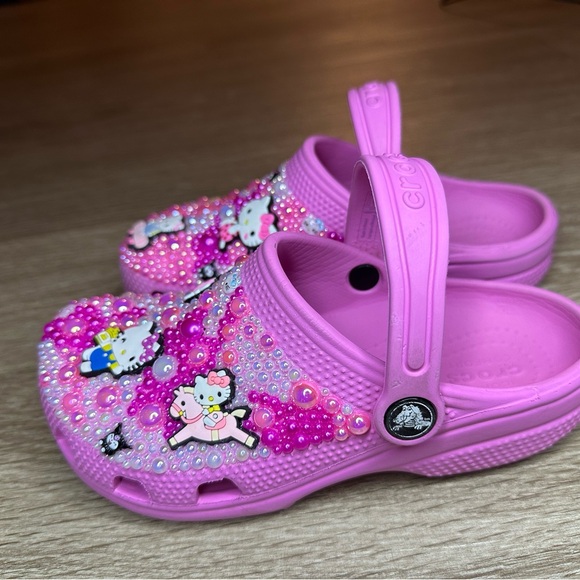 Hello Kitty Custom Crocs - Picture 3 of 6